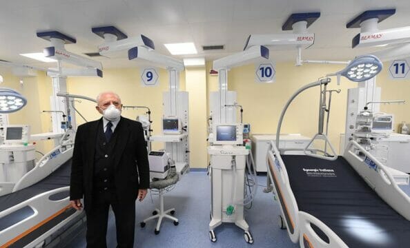 Coronavirus, De Luca inaugura nuovo reparto di TI a Boscotrecase: Grande prova di efficienza