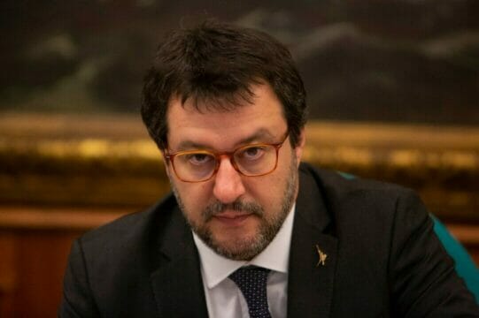 Coronavirus, Salvini: De Luca riapra ospedali campani invece di pensare ai miei occhiali