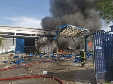 Esplosione in fabbrica a Ottaviano: è la Adler Plastic di Scudieri, un morto e due feriti
