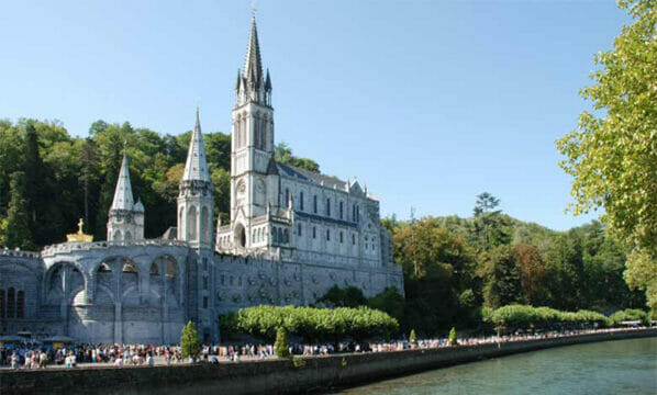 Buone notizie per i fedeli: riapre il santuario di Lourdes