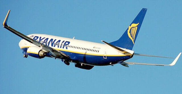Ryanair riparte: obbligo di mascherina a bordo. Mille voli in tutta Europa