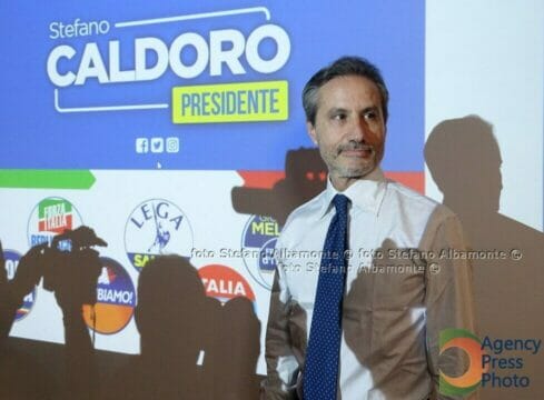 Regionali Campania, Caldoro presenta la sua candidatura: centrodestra unito, De Luca mente su Mondragone