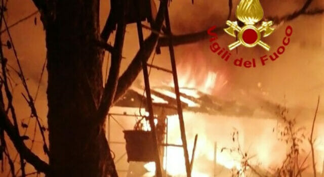 Incendio a scuola : morti 26 bimbi tra 5 e 6 anni , decine di ustionati. 80 feriti