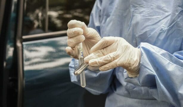 Coronavirus, il bilancio dell’Iss: “A marzo oltre 15mila morti, ci sono tre Italie”