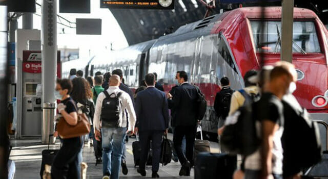 Italo fa fuori 8mila passeggeri, Trenitalia la metà dei posti: è caos treni