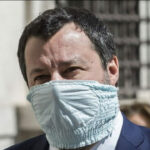 Salvini rifiuti di mettere la mascherina al convegno in Senato: “Non ce l’ho e non la voglio”