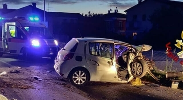 Tragedia di Capodanno : auto si ribalta muore 26enne ferito l’amico.