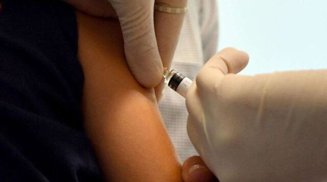 Report dell’Iss: i non vaccinati rischiano la morte 23 volte di più dei vaccinati