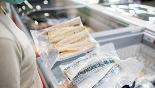 Surgelati scaduti da anni in vendita al supermercato, sequestrate 6 tonnellate di alimenti