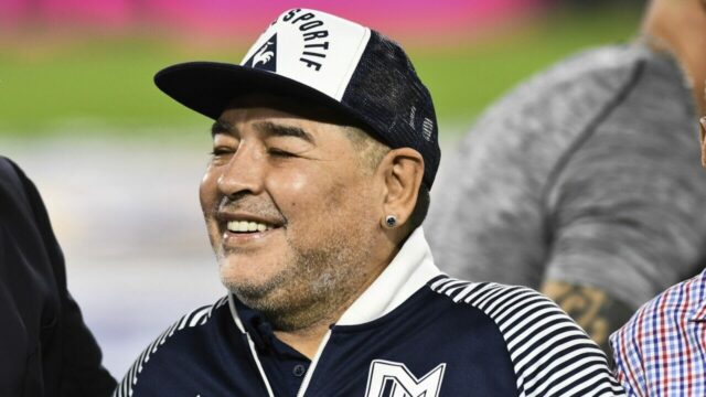 Una crisi cardiorespiratoria ha stroncato Maradona: inutile la corsa in ospedale