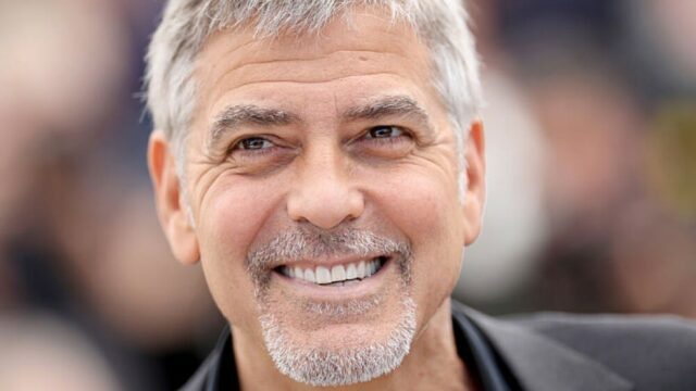George Clooney rivela che i figli usano l’italiano contro di lui: ” Papà stronzo”