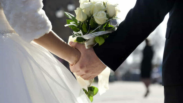 Bonus matrimonio, la Lega: 20mila euro a chi si sposa in chiesa. Poi la rettifica: “Varrà per tutti i matrimoni”