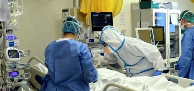 Maltrattamenti in ospedale, “Tra poco muori”, così il medico al paziente Covid in fin di vita