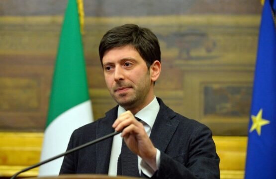 Il Ministro alla Salute Roberto Speranza, 202mln vaccini opzionare per l’Italia