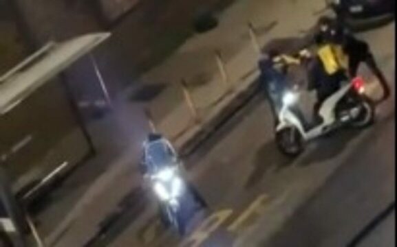 Ultim’ora : Rider picchiato a Napoli 3 auto sono passate ma non si è fermato nessuno