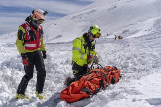 Morta una guida alpina sotto una valanga