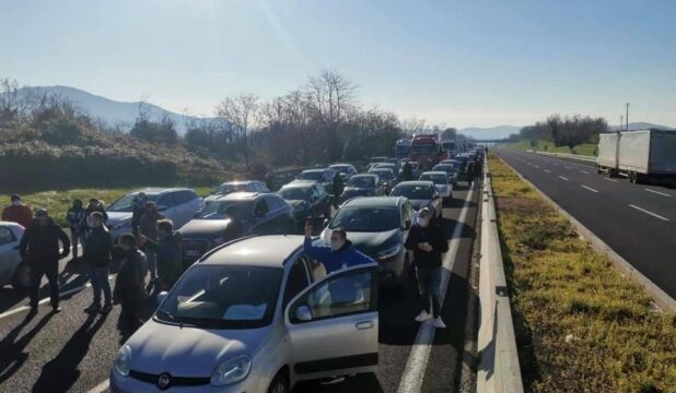 Ultim’ora: i ristoratori bloccano l’autostrada A1: “Fateci lavorare”