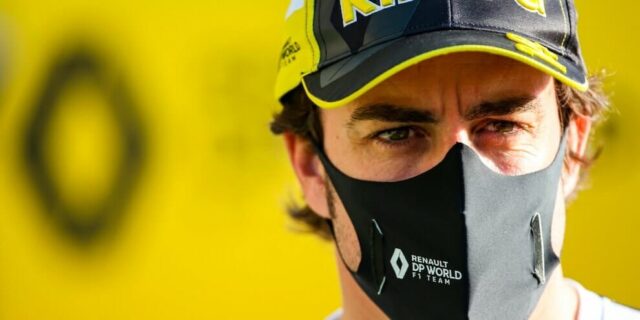 Grave incidente per Fernando Alonso: investito da un’auto mentre era in bici. Rischia di non esserci al primo GP in Bahrain