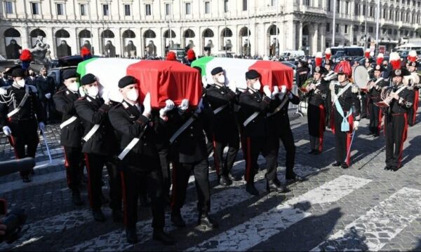 Funerali di Stato per Luca Attanasio e Vittorio Iacovacci. Il cardinale: “Oggi sentiamo il dolore di tre famiglie, di due Nazioni”.