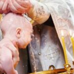 Maxi rissa in chiesa: botte fra due famiglie per le foto col neonato durante un battesimo