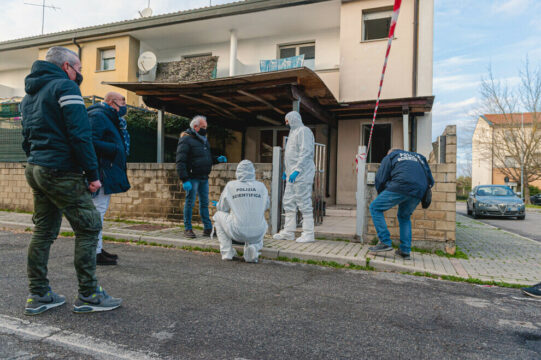 Ultim’ora, uccide la compagna e si suicida in auto