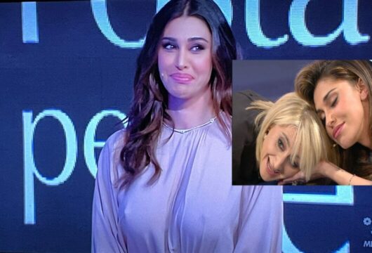 Belen, vestito da panico  a C’è Posta per Te. La Littizzetto senza freni: ” Che capezzoli sparati”