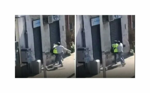 Un postino subisce una brutale aggressione: lo prendono a calci e pugni per strada