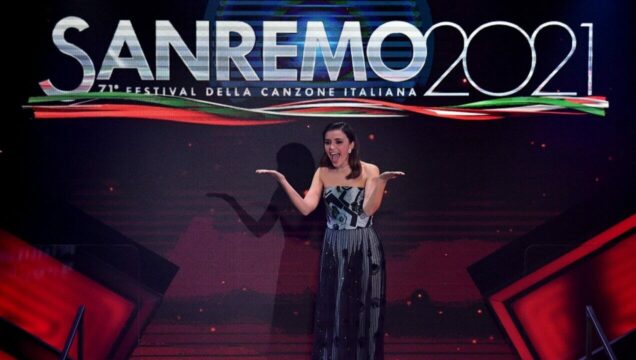 Sanremo 2021. Serena Rossi indovina e canta la canzone ...