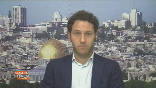 Israele, spari sul giornalista Mediaset: panico in diretta