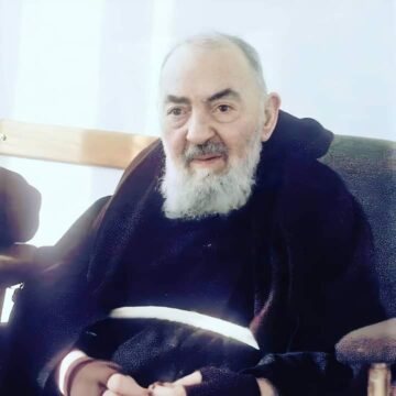 Era il 2 maggio 1999 : Padre Pio diventa Beato.