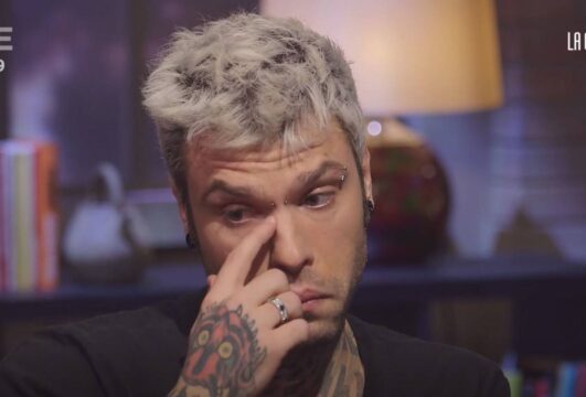 Fedez denunciato dalla Rai. La reazione del rapper: ” Si sono parati il cu**, vigliaccheria di Stato”