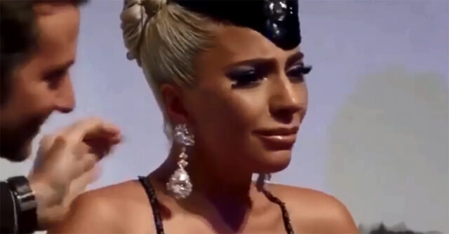 Lady Gaga shock: “Stuprata a 19 anni, sono rimasta incinta e abbandonata per strada”