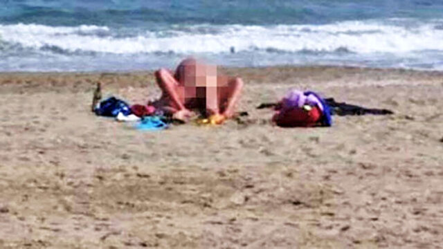 Coppia di 20enni  bollenti: fa sesso in spiaggia tra gli applausi della gente