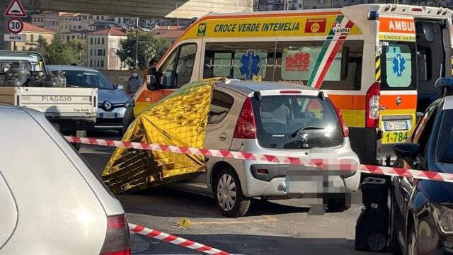 Femminicidio: 65enne uccide in strada l’ex fidanzata di 30 anni e poi si toglie la vita. L’uomo era già stato in carcere per molestie