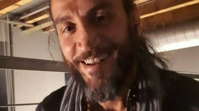 Incidente in moto, muore a 51 anni: lascia moglie e quattro figli