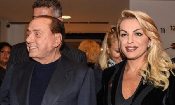 Francesca Pascale, ex di Silvio Berlusconi scatenata sul DDL Zan: ” Mi sbattezzo, questa chiesa che discrimina i gay mi ha deluso”