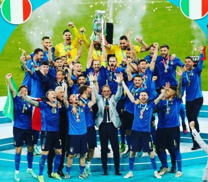 Italia campione d’Europa e dopo 53 anni il cielo è sempre più blu. Grazie ragazzi