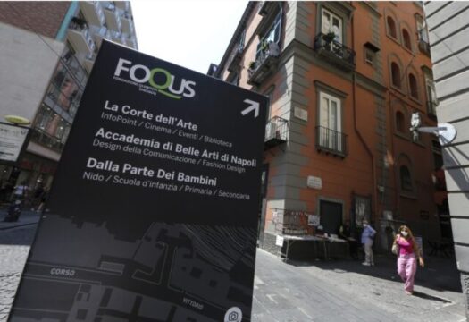 Un nuovo sistema di segnaletica valorizza il patrimonio culturale  dei Quartieri Spagnoli