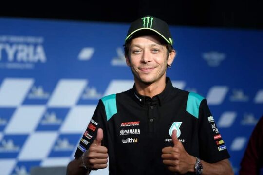 Valentino Rossi: “Mi ritiro dalla MotoGP al termine del 2021, correrò con le macchine”
