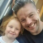 Sepolti in un’unica bara Martyn e Sophie: padre e figlia di 3 anni, uccisi nella strage di Plymouth