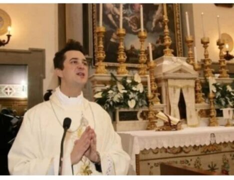 Cocaina e droga dello stupro: sacerdote arrestato per spaccio. Feste con cocaina e droga dello stupro coi soldi dei fedeli