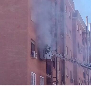 Terribile incendio in un appartamento : 2 donne intrappolate tra le  fiamme