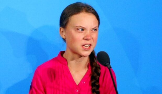 Greta Thumberg lancia l’allarme clima: “Carenza idrica, siccità, incendi, bombe di calore  non è normalità. Moriremo tutti!”