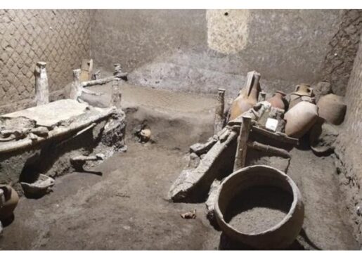 Pompei, scoperta la stanza degli schiavi: riaffiorano brandine di bimbi e vasi da notte