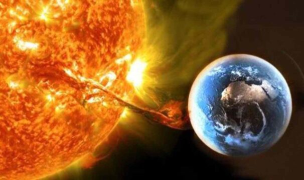Il mondo rischia il buio totale: causa una tempesta solare cannibale, si teme blackout globale