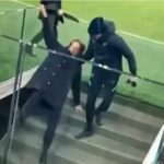 L’Inter vola in testa, Simone Inzaghi dalle scale: il mister cade (ma non si scompone)