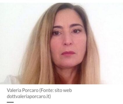 Travolta da un furgone mentre sale in auto: morta la dottoressa 49enne Valeria Porcaro