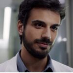 «Doc», Gianmarco Saurino è il primo medico a morire di Covid in una serie tv