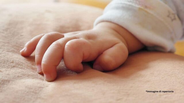 Tragedia infantile: bimba di 2 mesi muore soffocata in casa