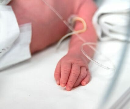 33 enne muore di Covid  dopo un parto prematuro: la neonata è in terapia intensiva